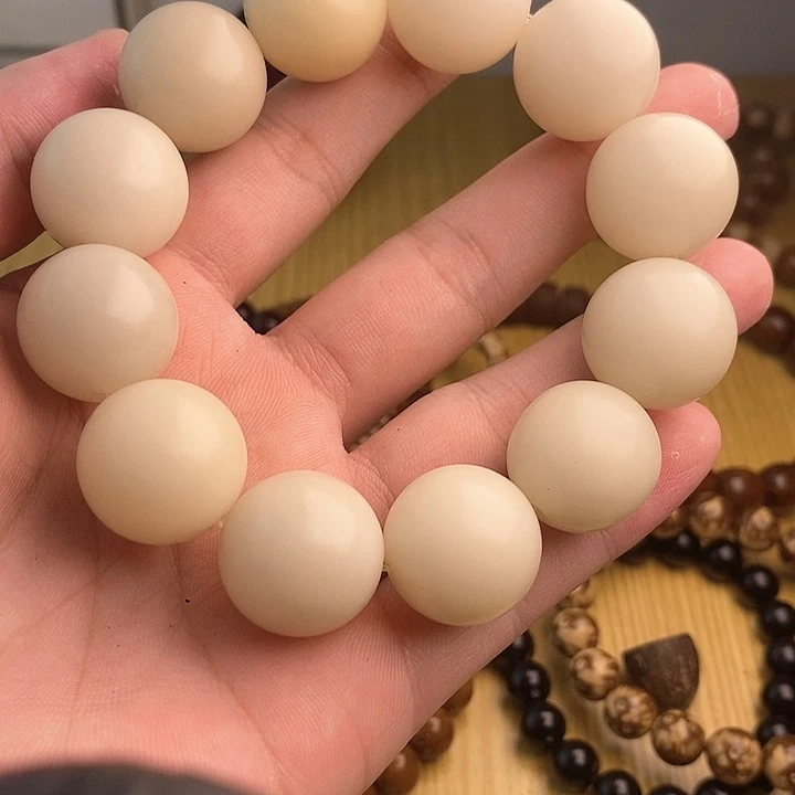 紫金鼠吊坠不****！白玉菩提