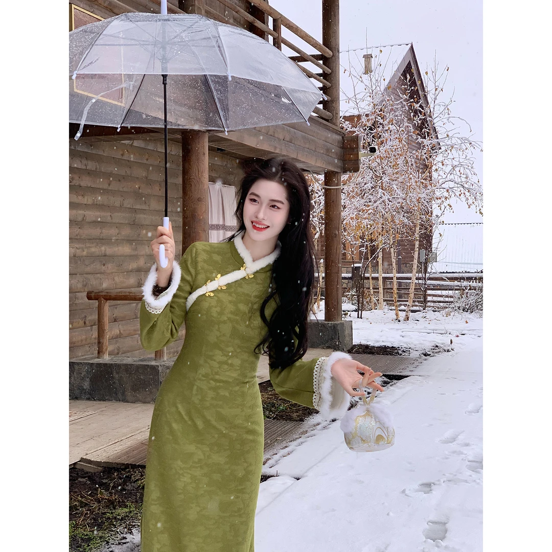 凌茜恣禾【青瑶玥】新中式绿色暗纹提花毛毛拼接连衣裙改良旗袍裙女