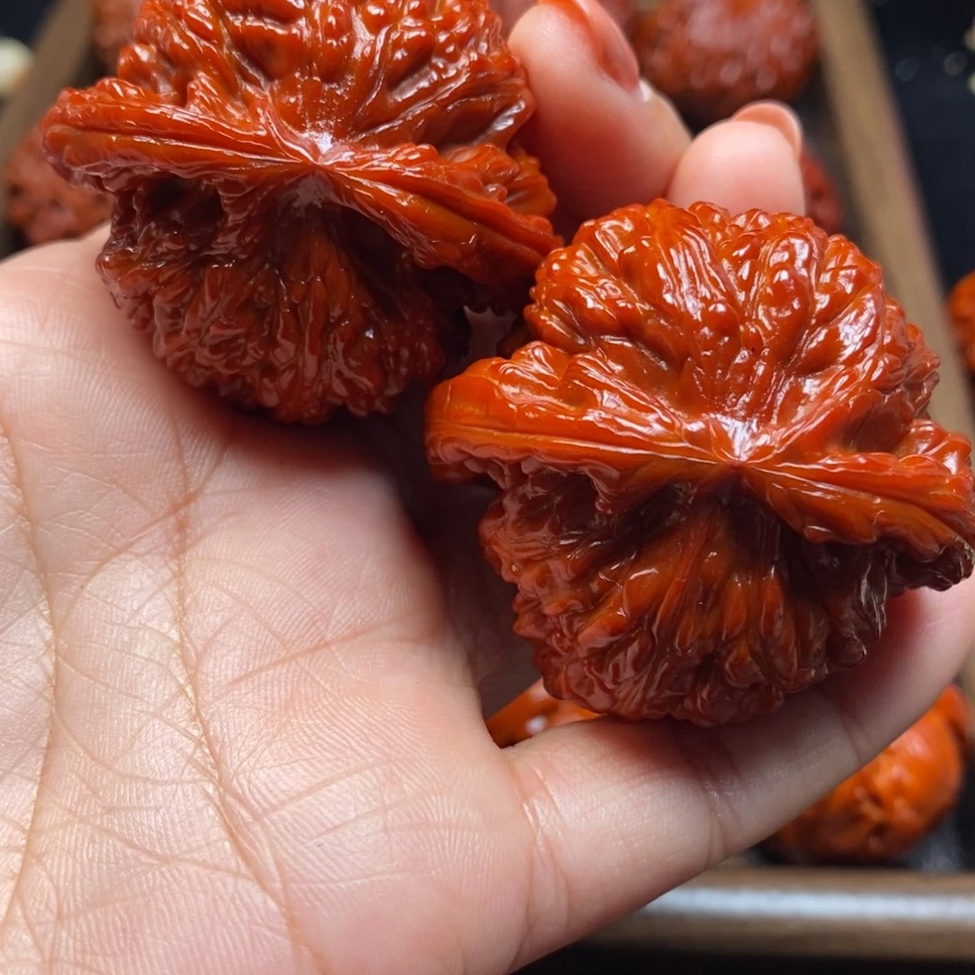 文玩核桃吊坠白狮子823