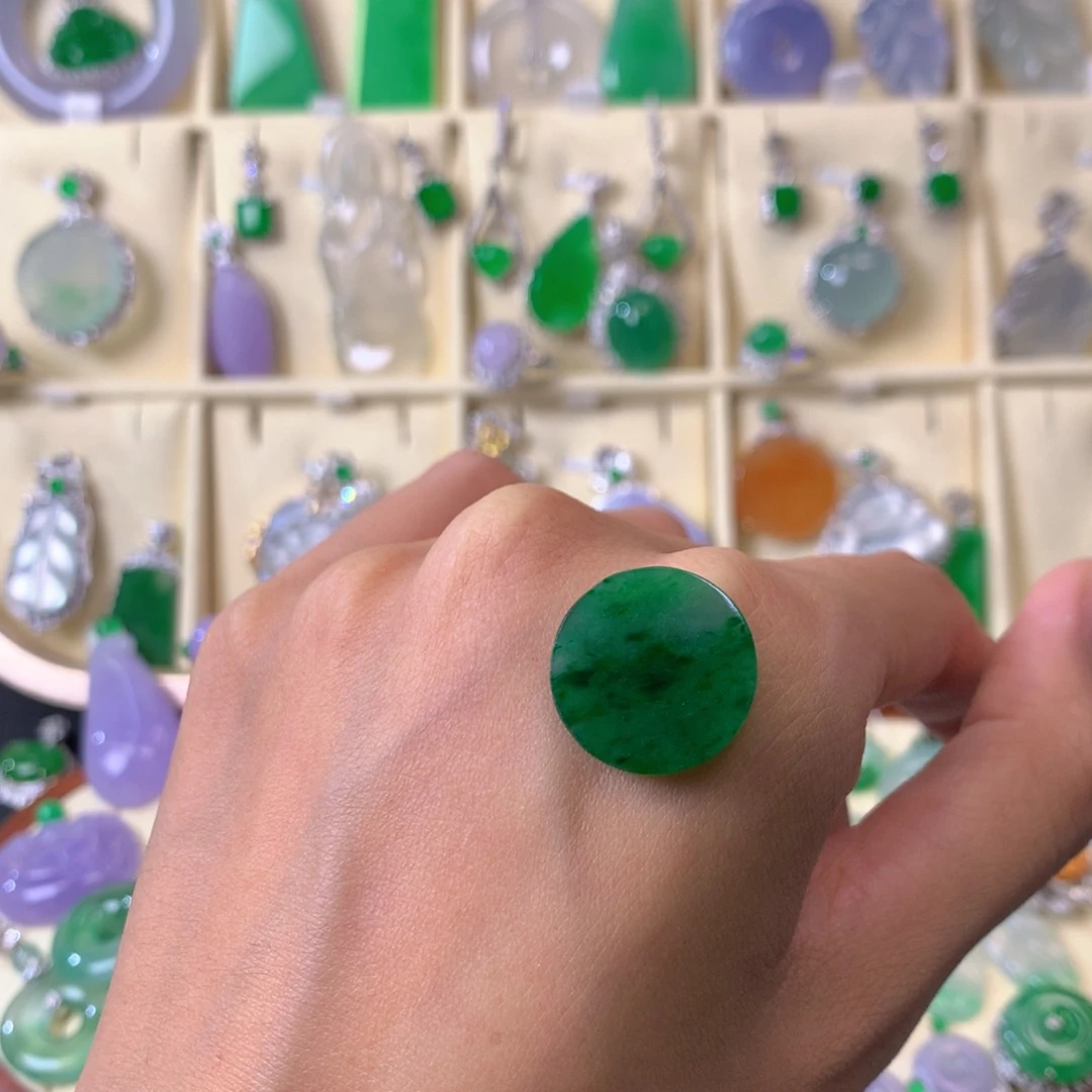 翡翠颈饰未镶嵌裸石