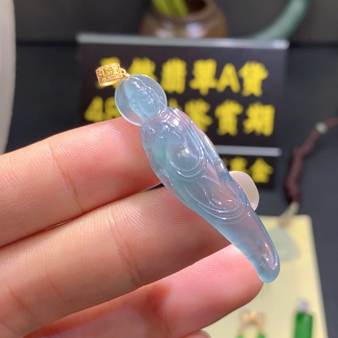 翡翠18K金镶嵌颈饰吊坠