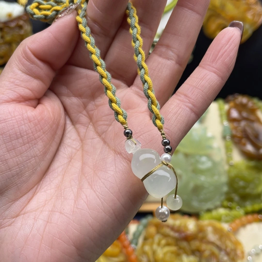 未镶嵌蛇纹石玉颈饰