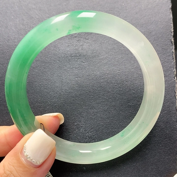 未镶嵌手镯石英质玉