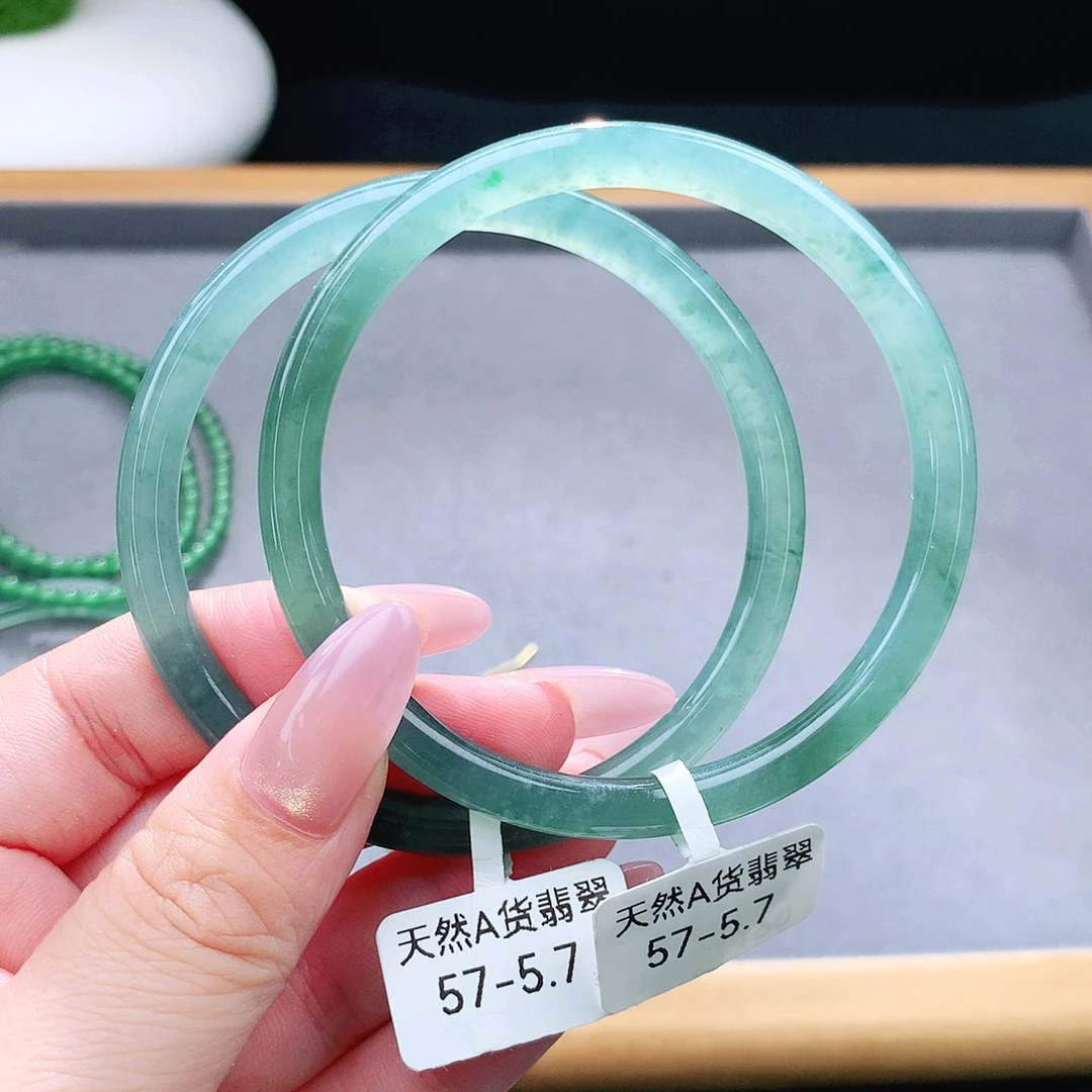 未镶嵌手镯（圆镯）翡翠
