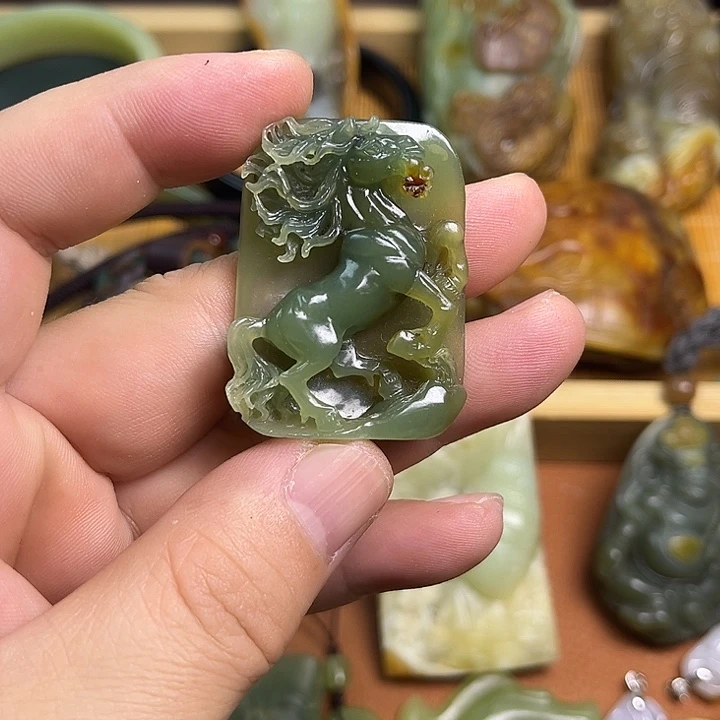 岫岩老玉（透闪石质玉）未镶嵌颈饰