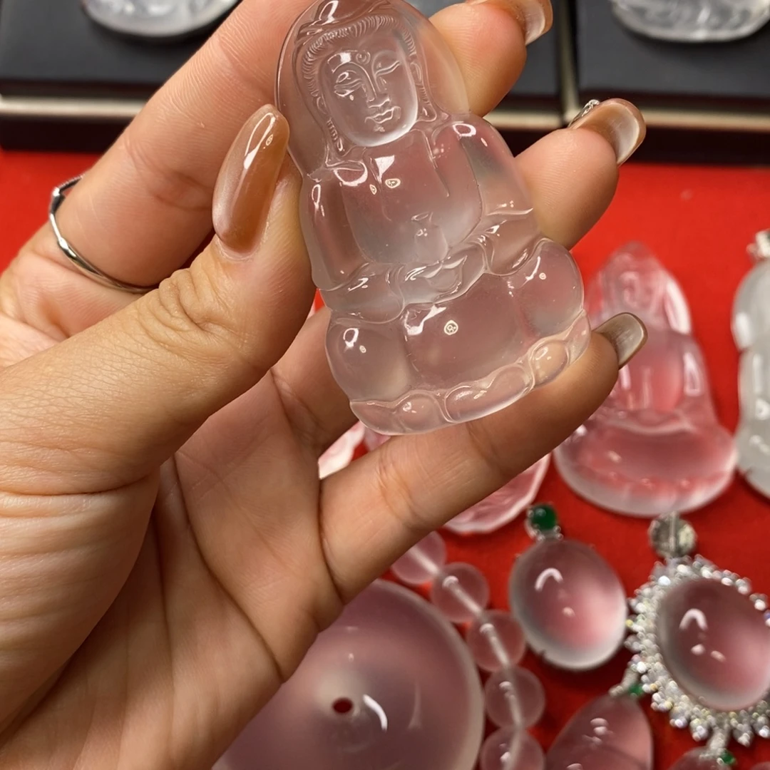 浅***衣石英质玉未镶嵌吊坠