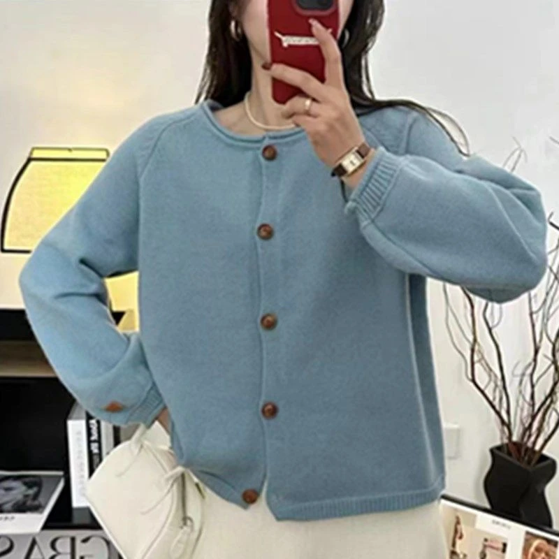 2025秋冬新款卷边圆领纯色单排扣宽松韩版显瘦袖口贴标针织外套女