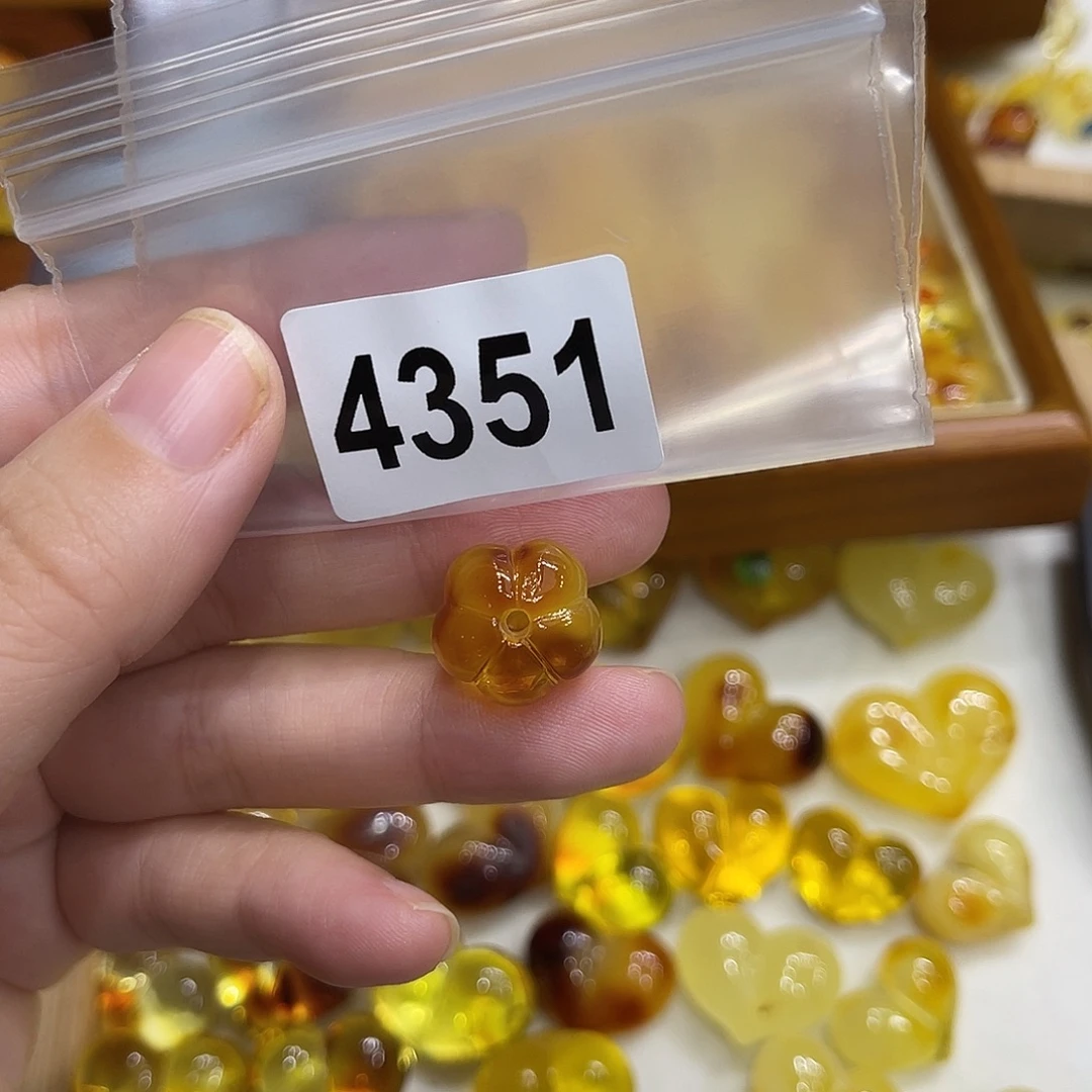 琥珀未镶嵌珠宝奇石