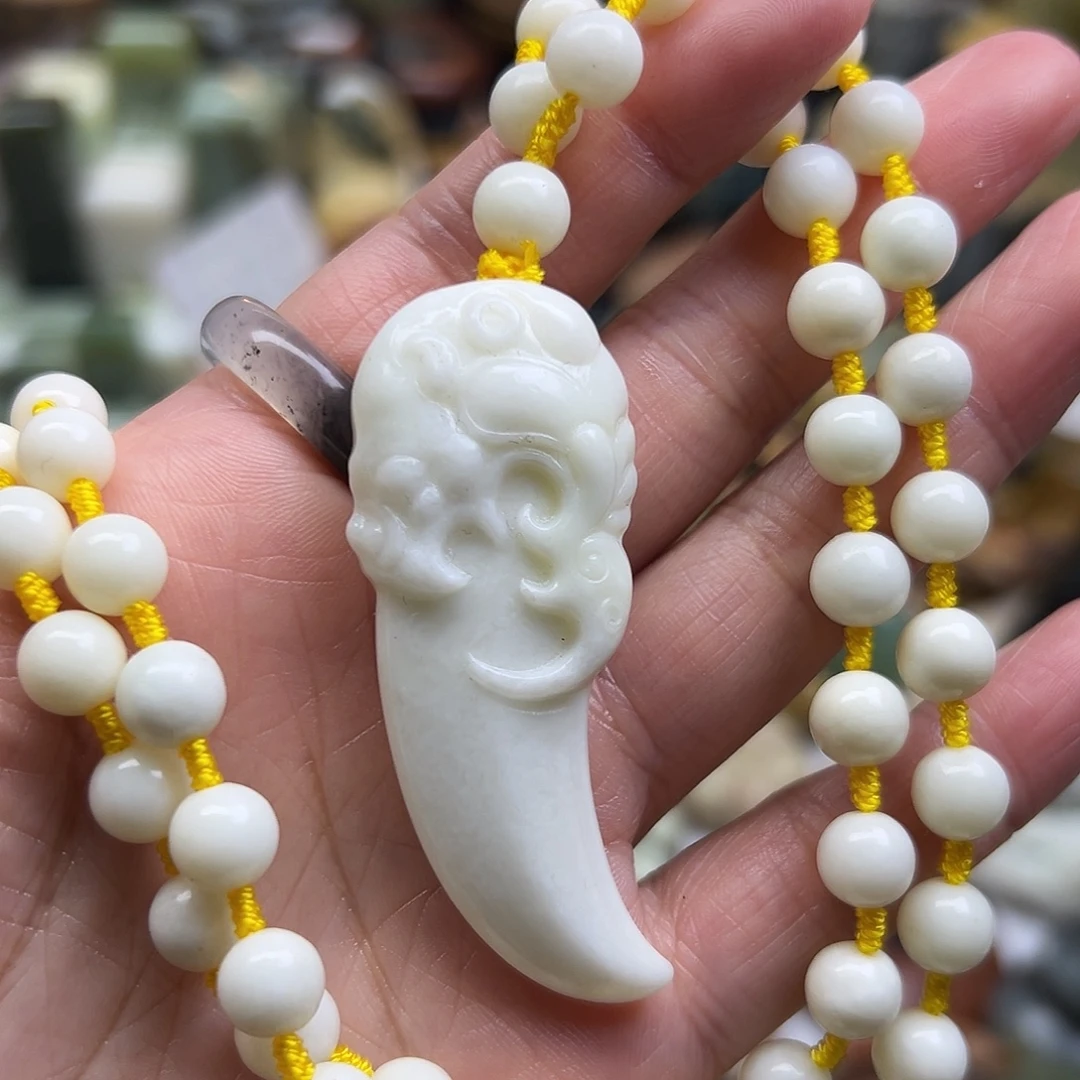 岫玉未镶嵌颈饰岫玉貔貅牙一套