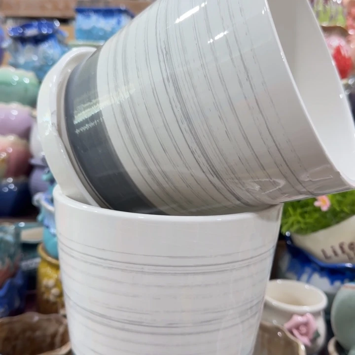 凑9块包邮，有孔，陶瓷花盆