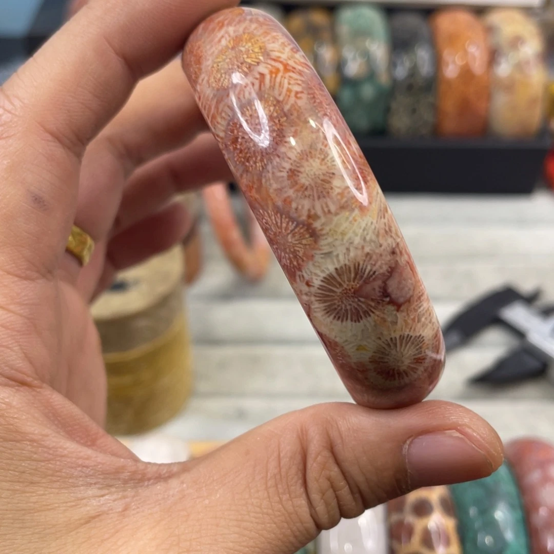 未镶嵌手镯硅化玉