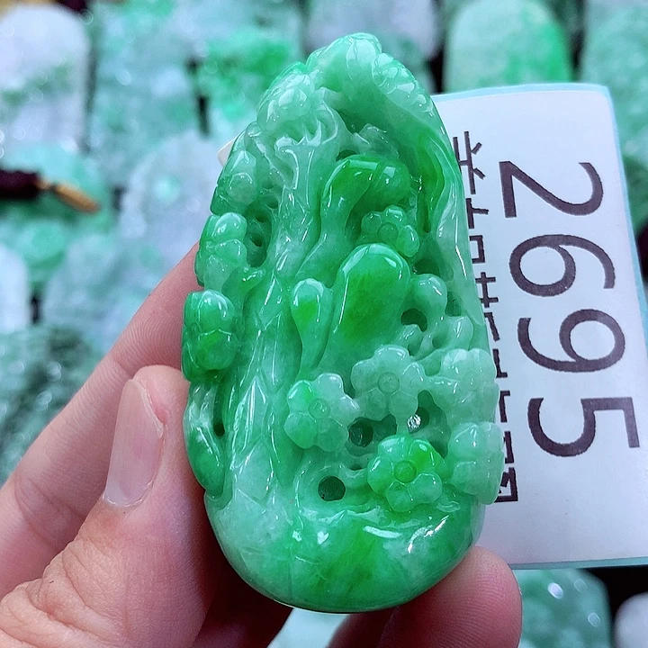 吊坠(不含链)未镶嵌翡翠