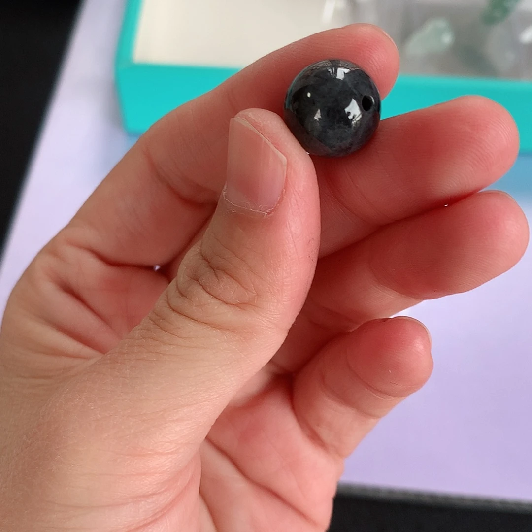 颈饰未镶嵌翡翠珠子