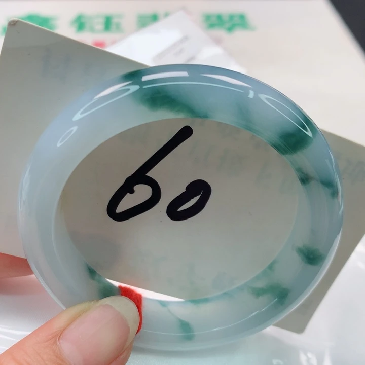 翡翠手镯未镶嵌正