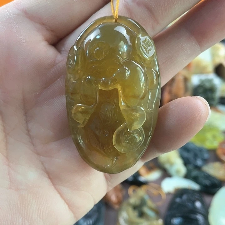 蛇纹石玉颈饰未镶嵌