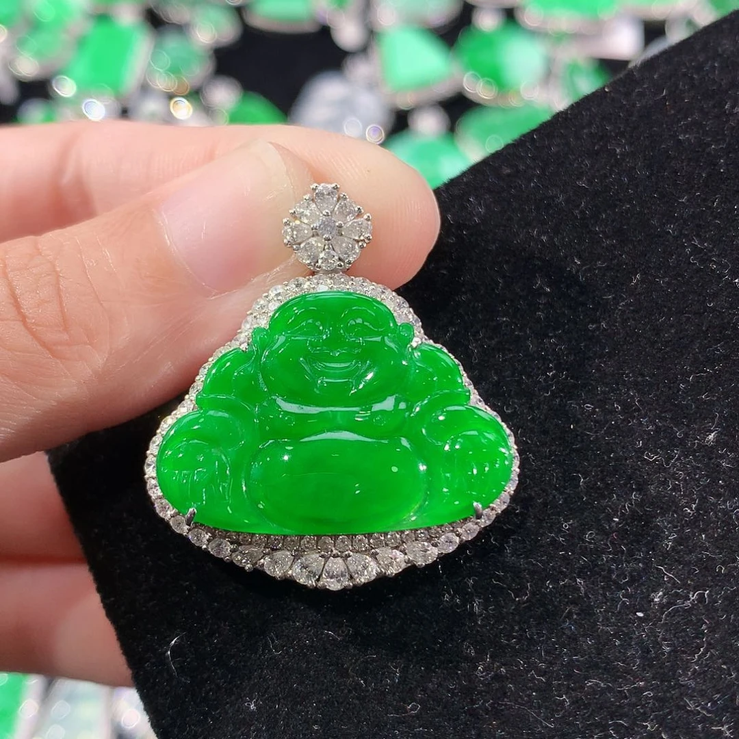 翡翠18K金镶嵌颈饰