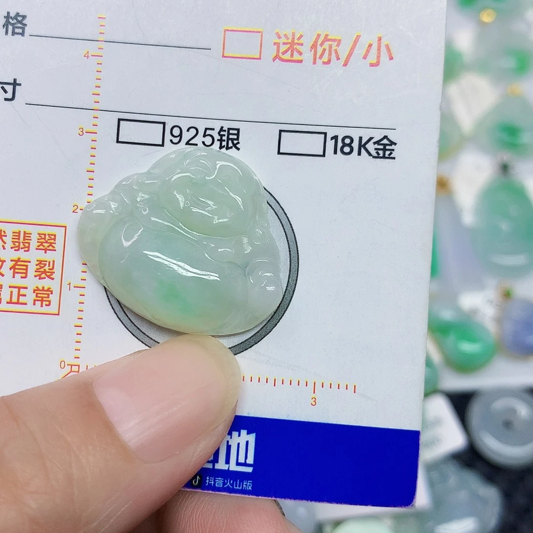 翡翠未镶嵌颈饰佛公