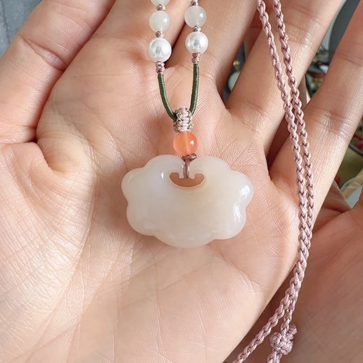 云***弯和田玉未镶嵌颈饰