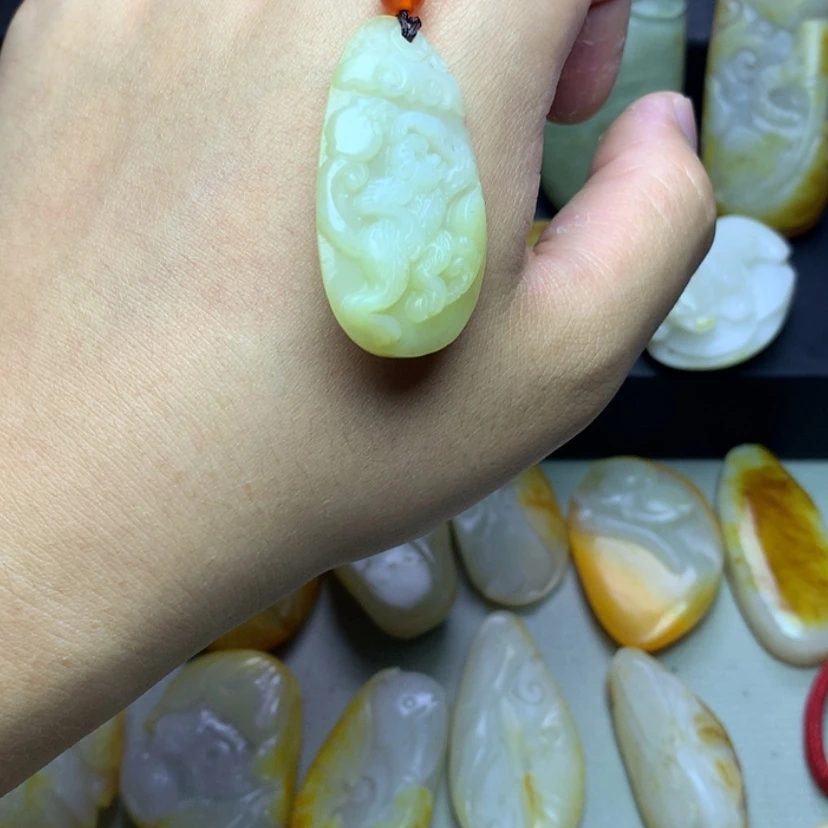 【闪购商品】颈饰未镶嵌和田玉