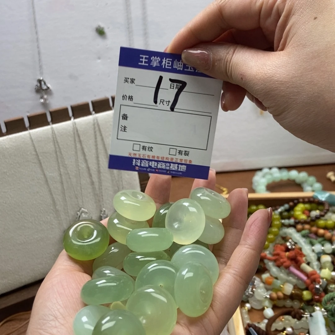 岫玉吊坠吊坠未镶嵌多样性，发一个