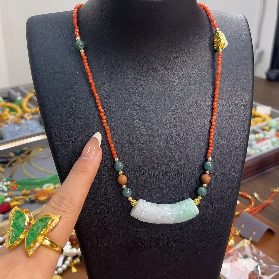 翡翠未镶嵌颈饰炸