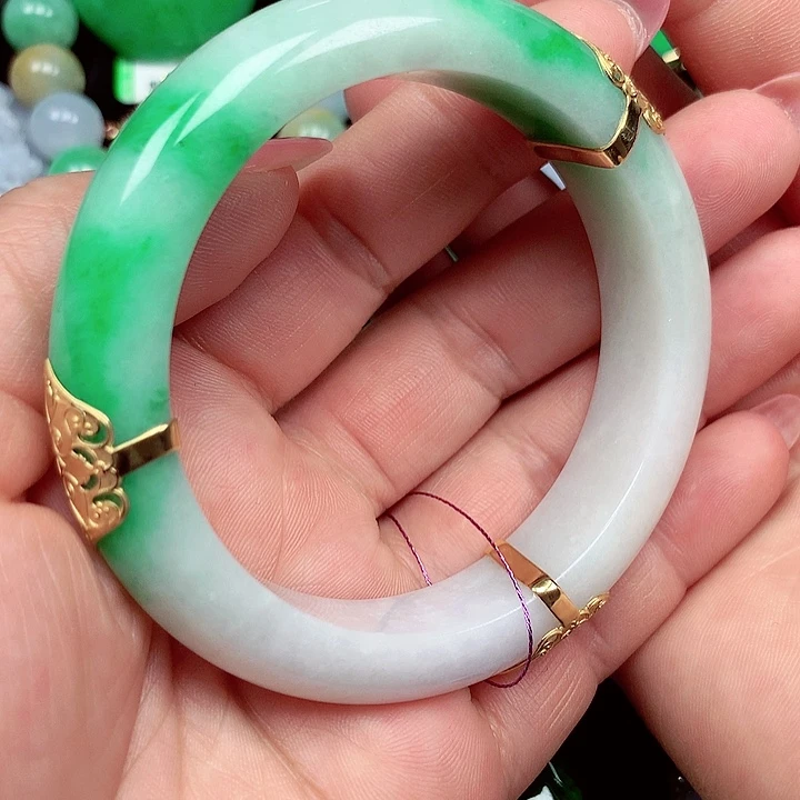翡翠手镯未镶嵌翡翠手镯