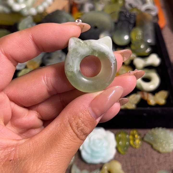 蛇纹石玉合金颈饰