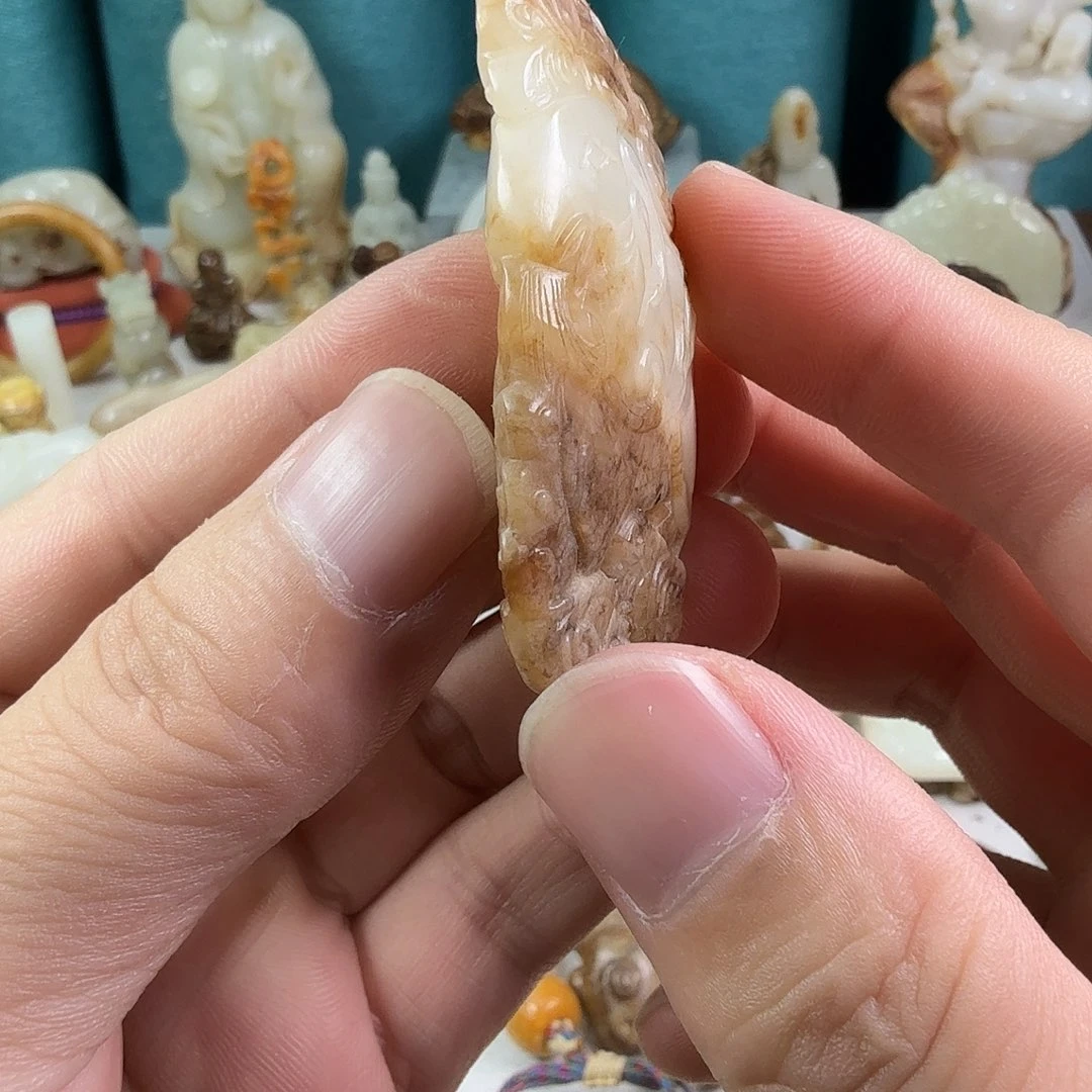 天***。和田玉（糖玉）未镶嵌颈饰