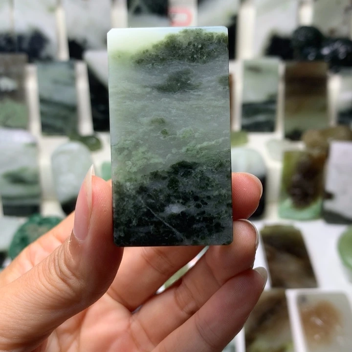 独山玉未镶嵌颈饰