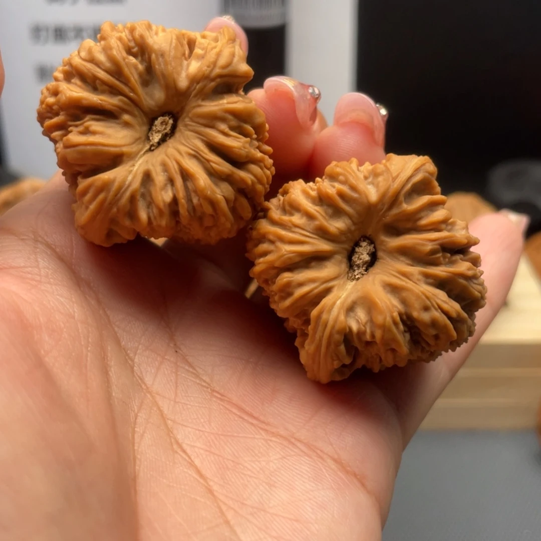 【闪购商品】文玩核桃吊坠坤4号酒杯底天残