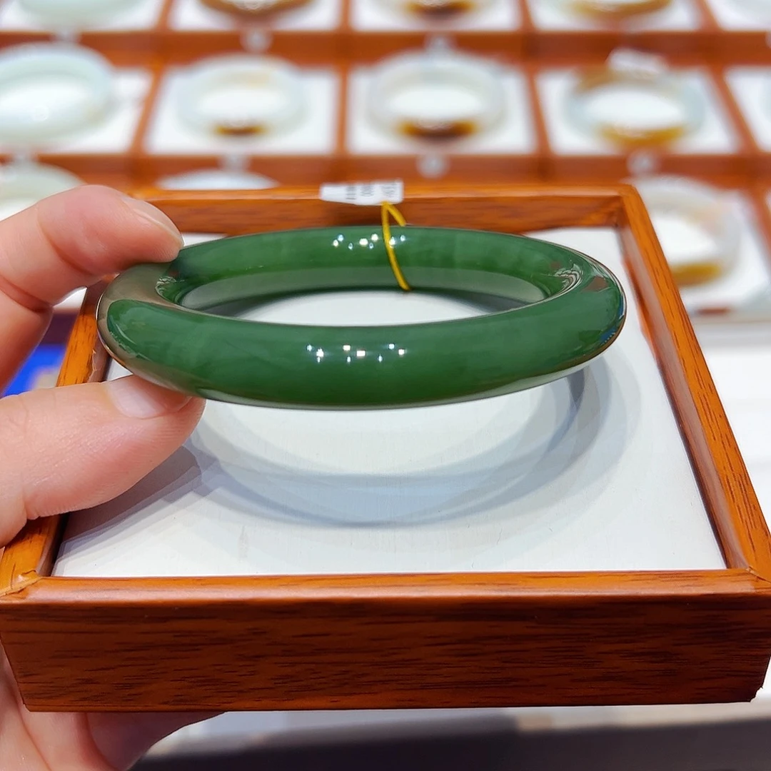 e***o和田玉未镶嵌手镯