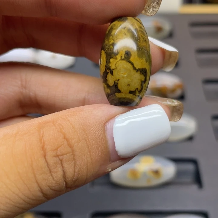 L***U未镶嵌颈饰玛瑙/玉髓