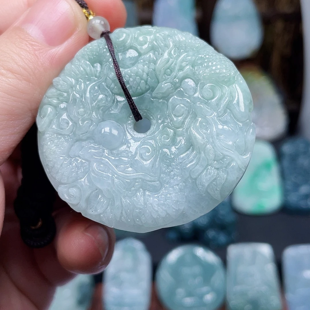 翡翠未镶嵌颈饰九龙牌