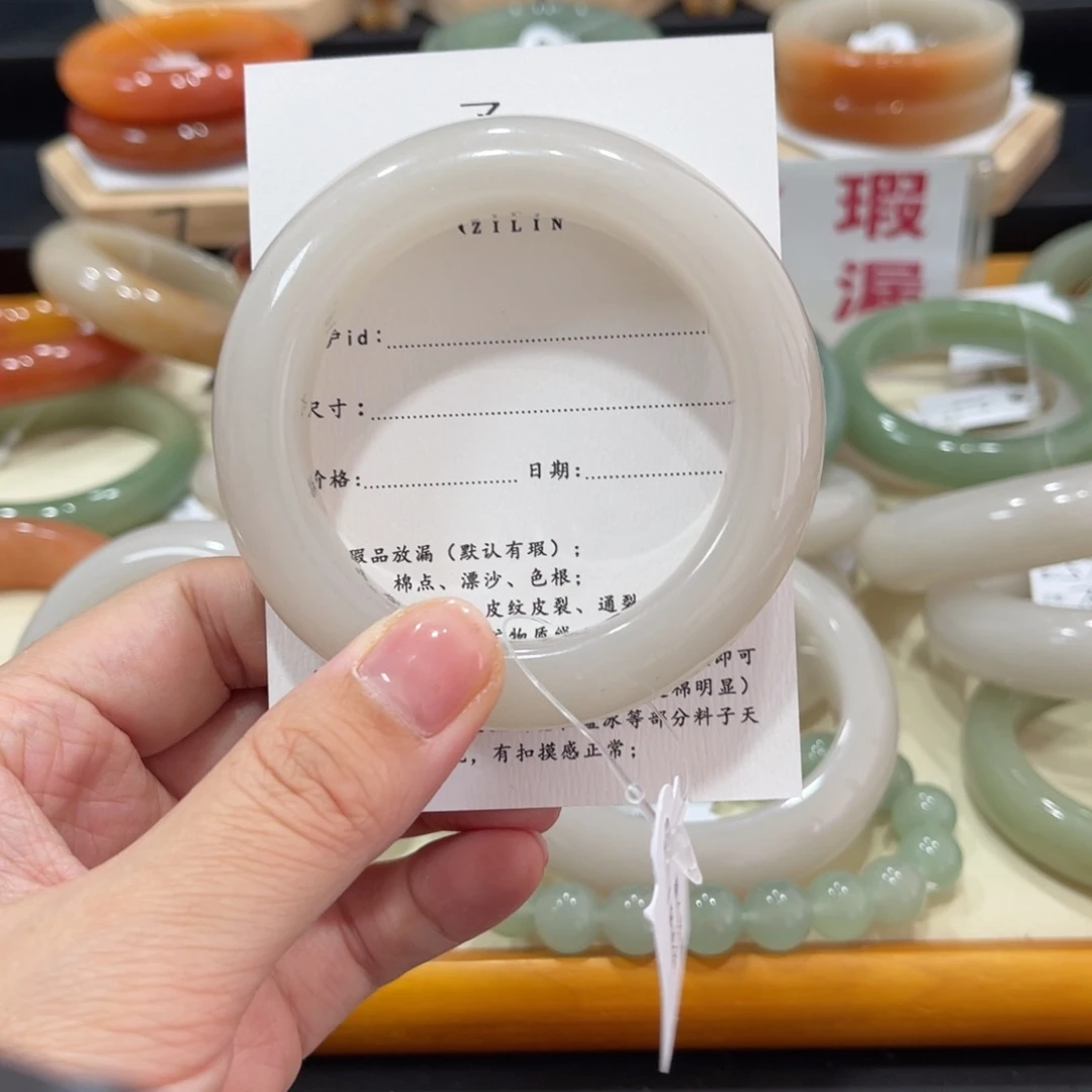 未镶嵌手镯石英质玉