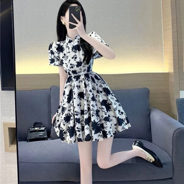 【碎花迷人】时尚印花泡泡夏季新款2025气质裙子显瘦收腰碎花短袖