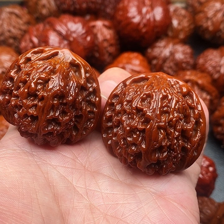 猴头核桃吊坠站***驰南疆石