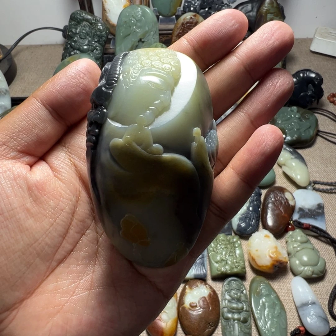 和田玉未镶嵌挂件一念之间