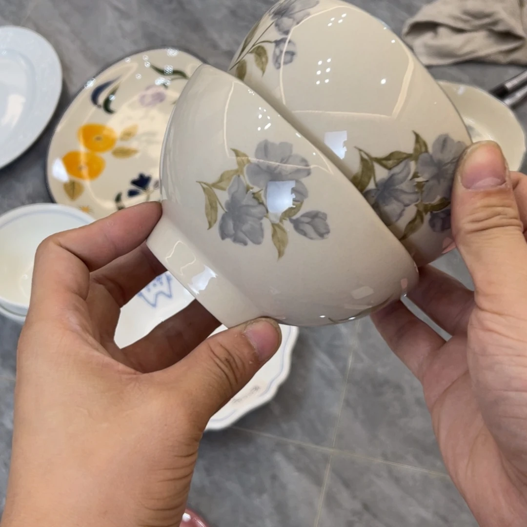 陶瓷微瑕餐具介意勿拍，满18飞！