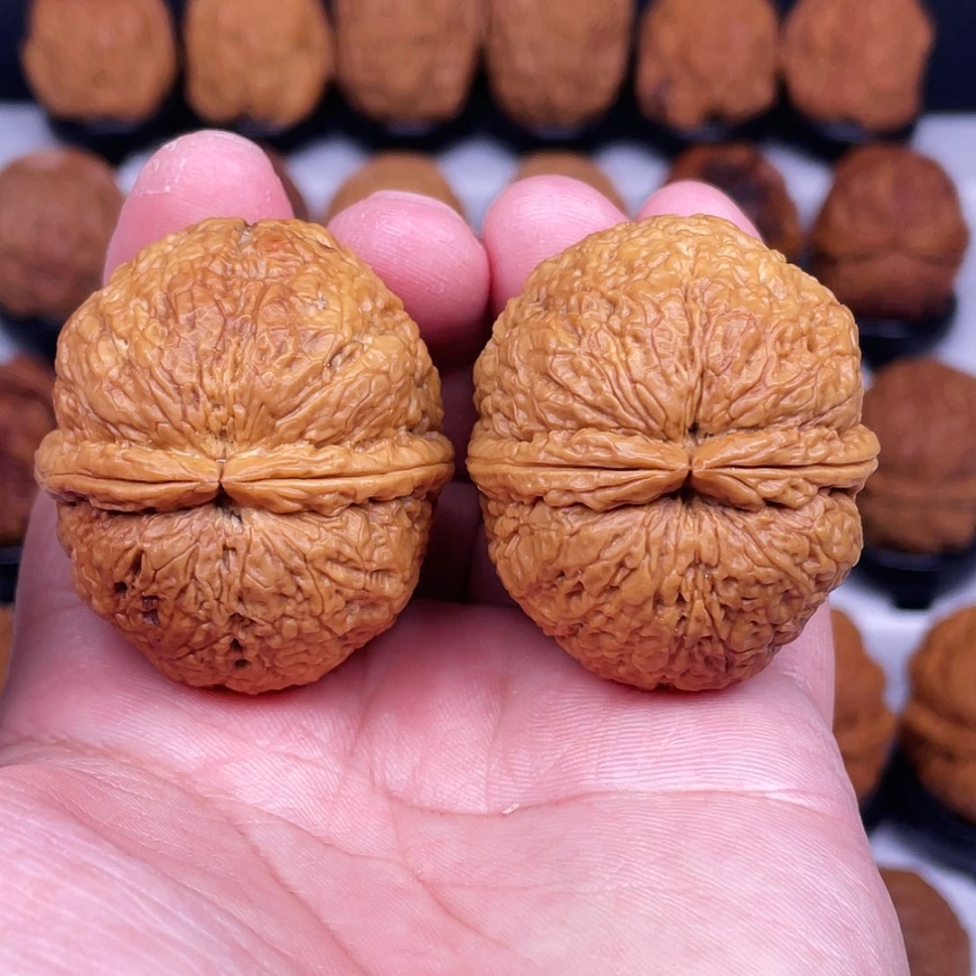 文玩核桃吊坠红玉元宝