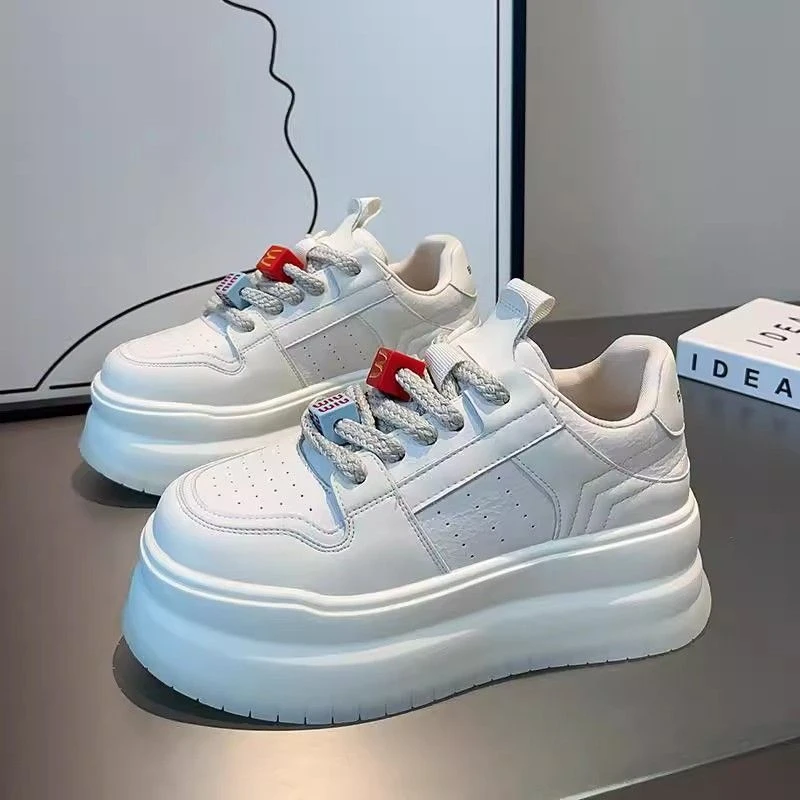 爆款厚底小白鞋女2025春季新款百搭增高面包鞋小个子增高松糕鞋子