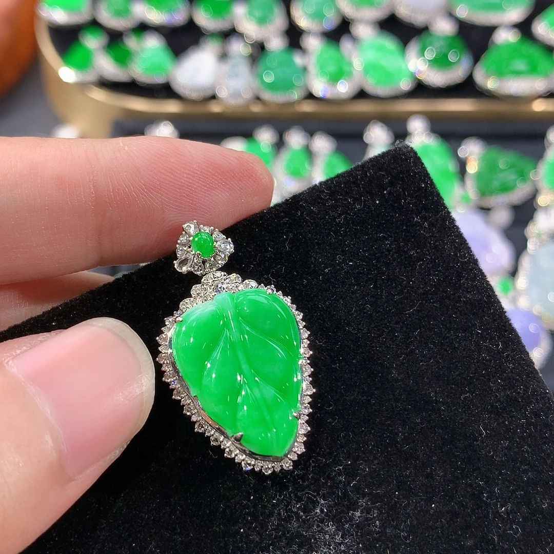 翡翠18K金镶嵌颈饰