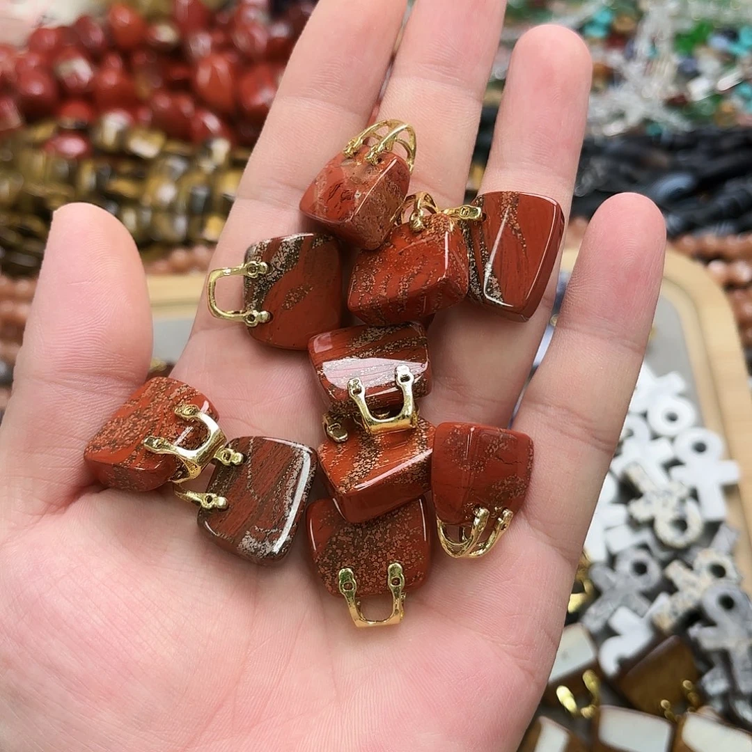 未镶嵌玛瑙/玉髓珠宝半成品花红石包包一颗