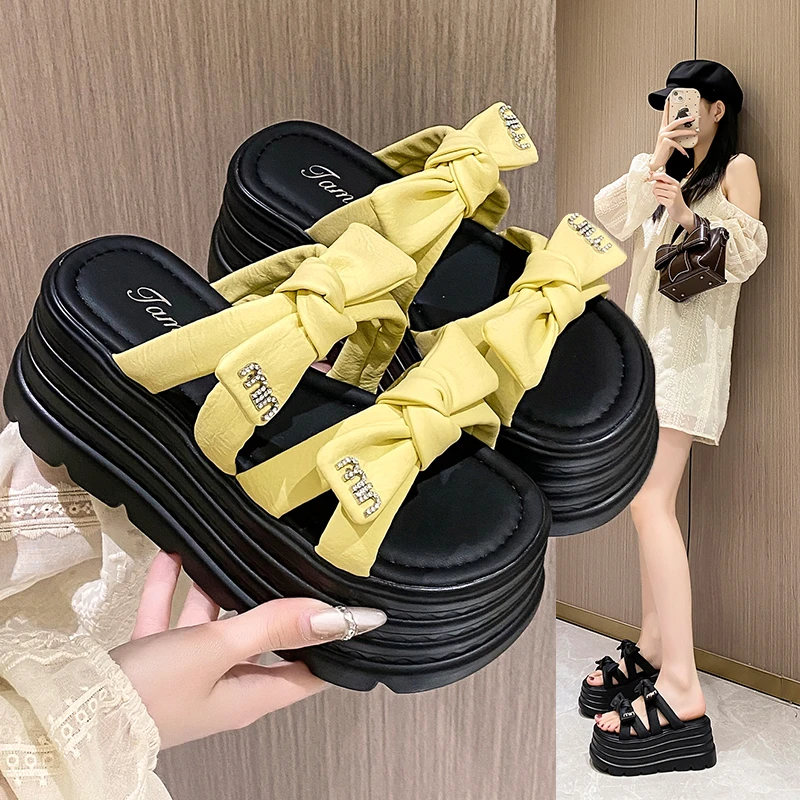 松糕跟一字蝴蝶结拖鞋女2025夏季仙女风配裙子水钻厚底小个子凉拖