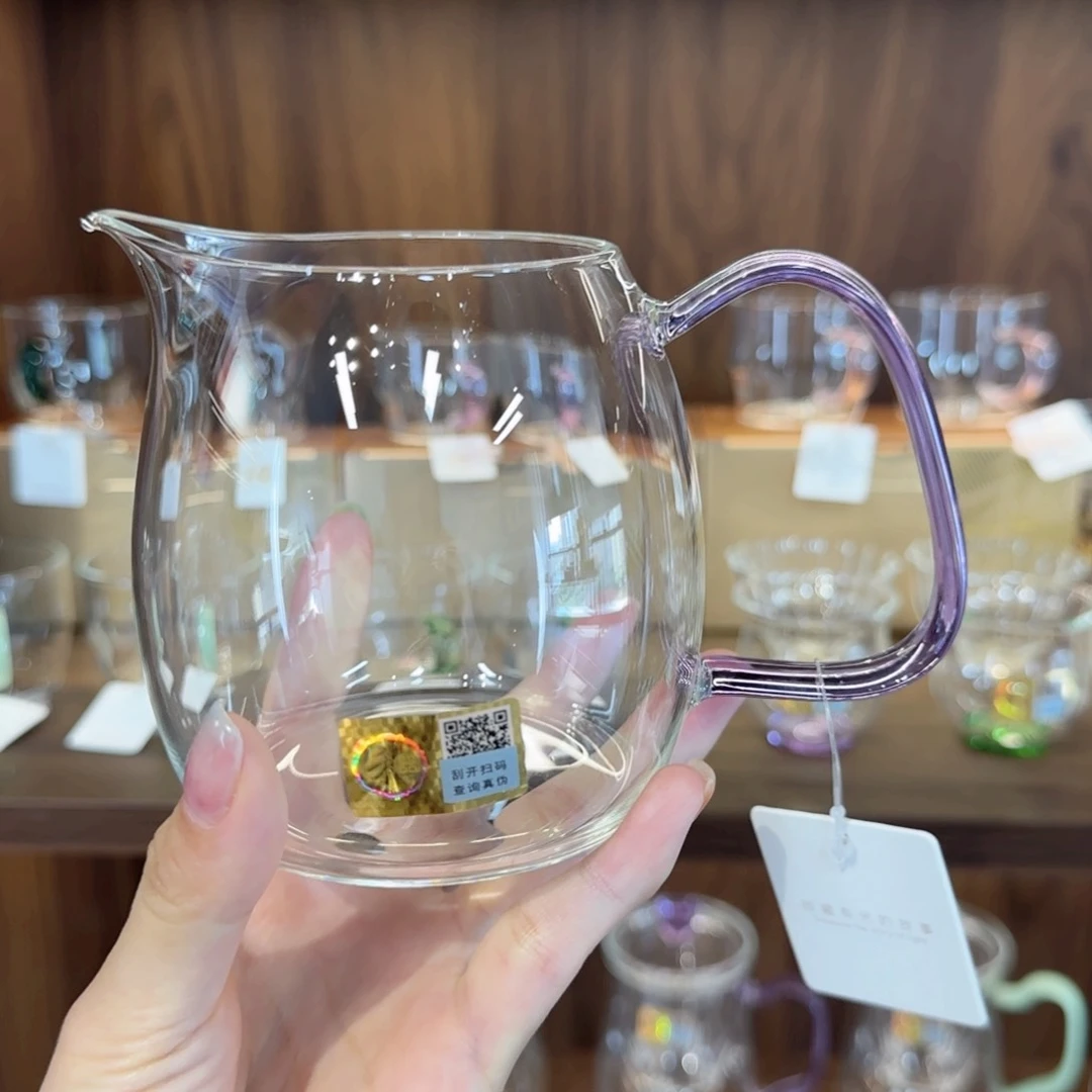 泰然浅紫色公道杯。
