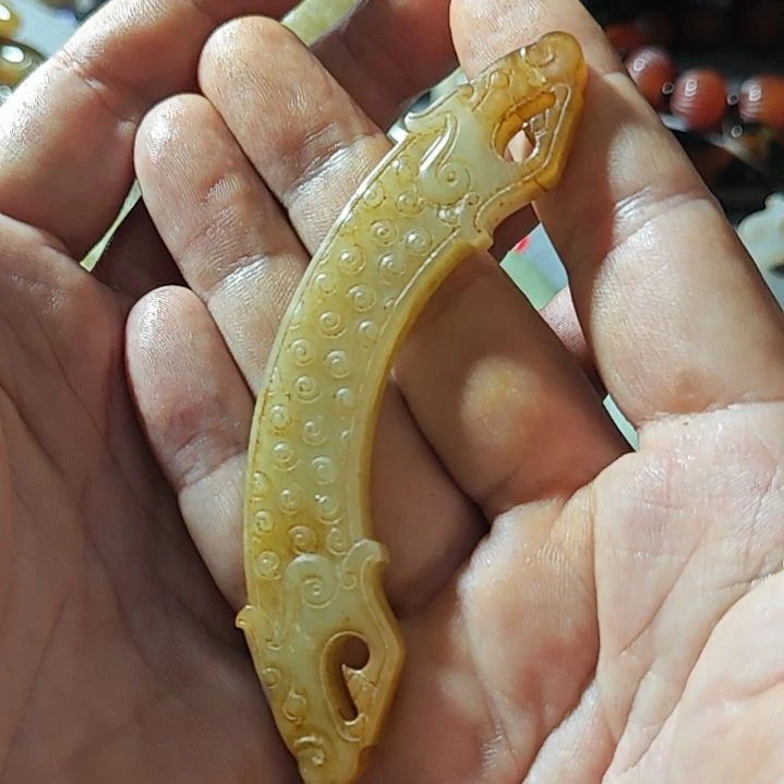 和田玉未镶嵌颈饰光***惑