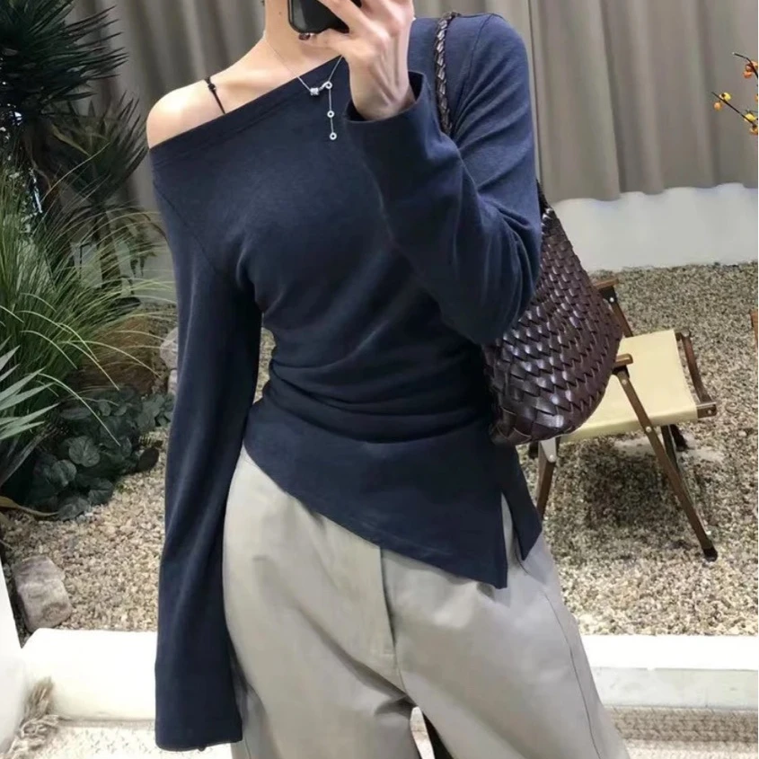 女款纯美一字领斜肩露肩针织上衣侧缝抽褶系带设计不规则穿搭时尚
