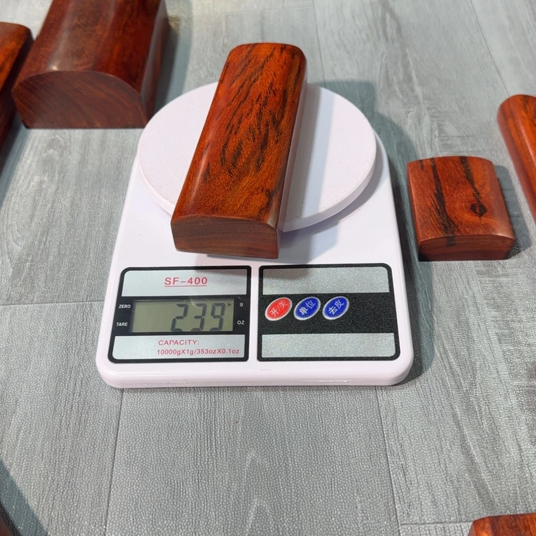 盛***蛋木印度小叶紫檀手把件