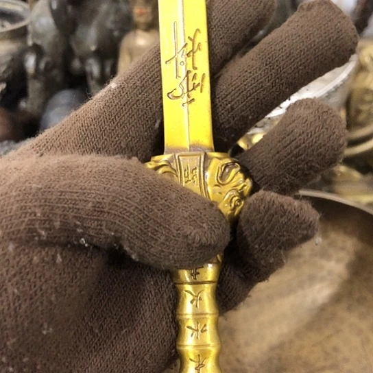 米***蒜闪电购铜摆件工艺品