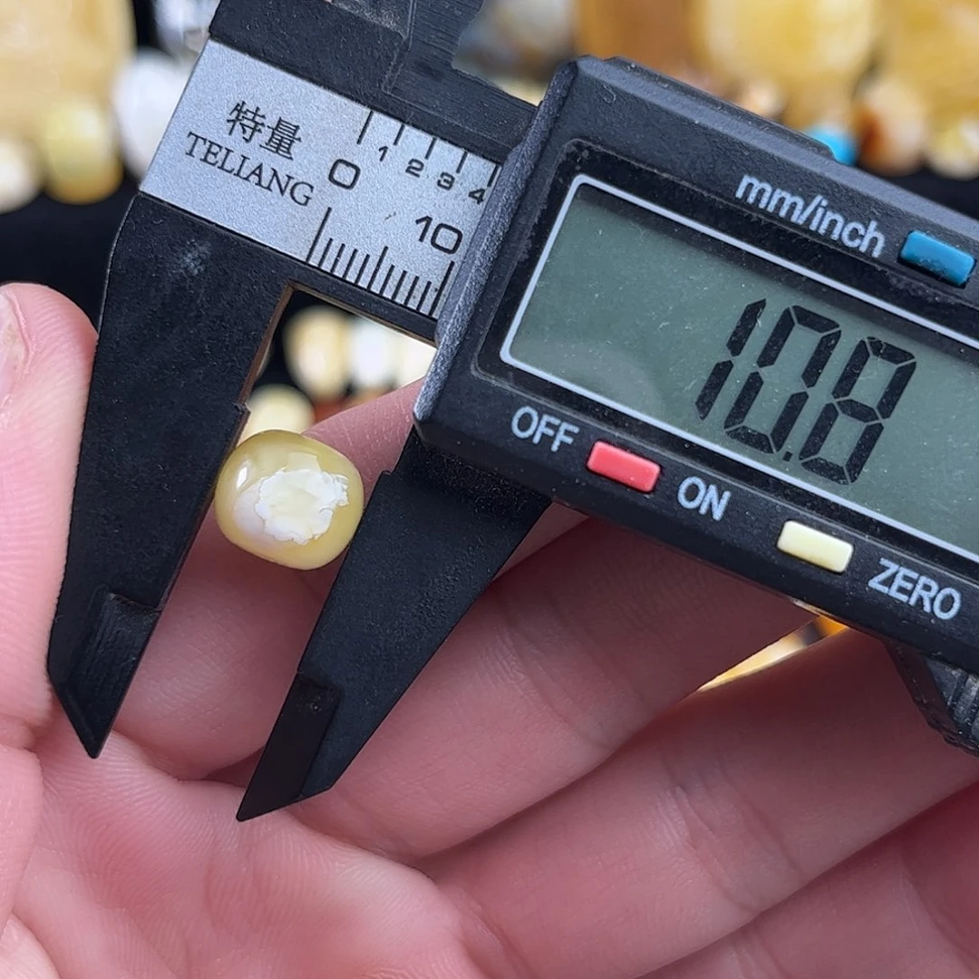 蜜蜡未镶嵌珠宝奇石