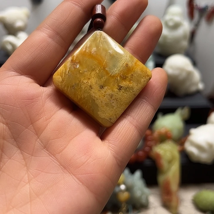 蛇纹石玉吊坠未镶嵌